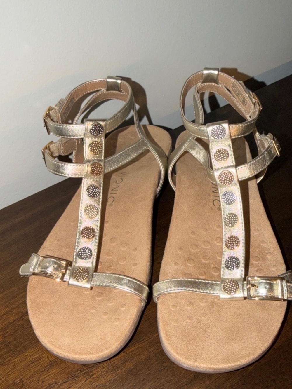 Vionic Women's Gold Metallic Leather Hailey T-Strap Sandals Size 9 Gladiator
